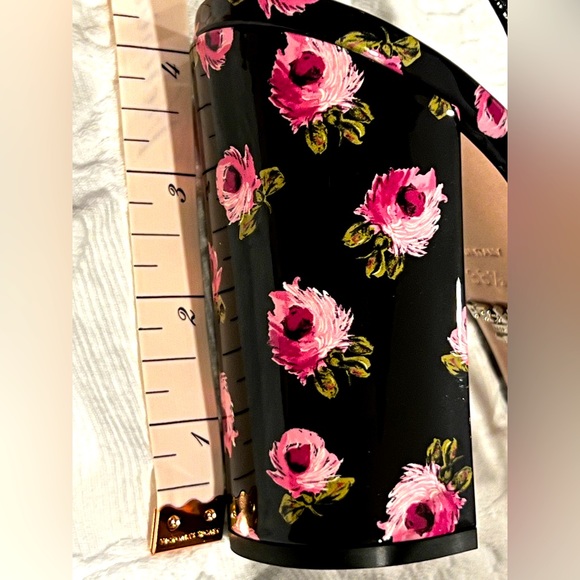‼️SOLD ‼️Prada Floral-Print Patent Leather NWT
Size 38:5🌹 - Picture 8 of 12